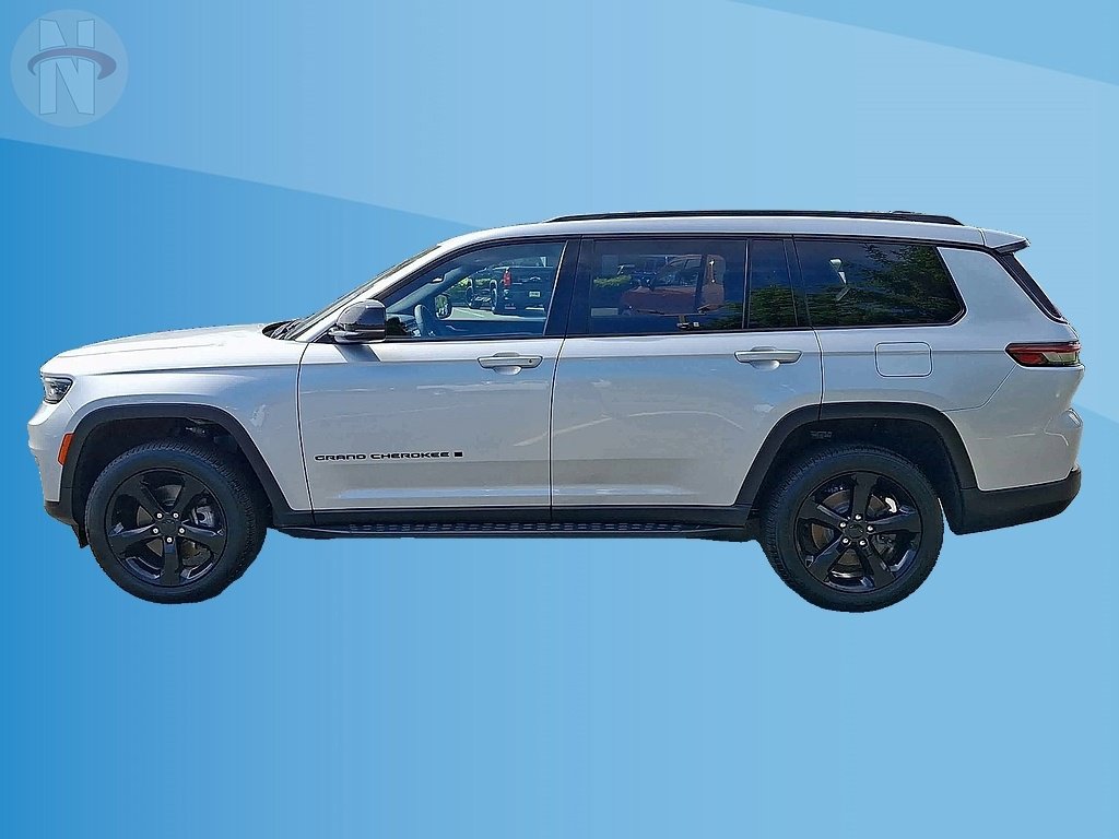 Used 2024 Jeep Grand Cherokee L Limited w/ Black Appearance Package AWD/4WD image 5