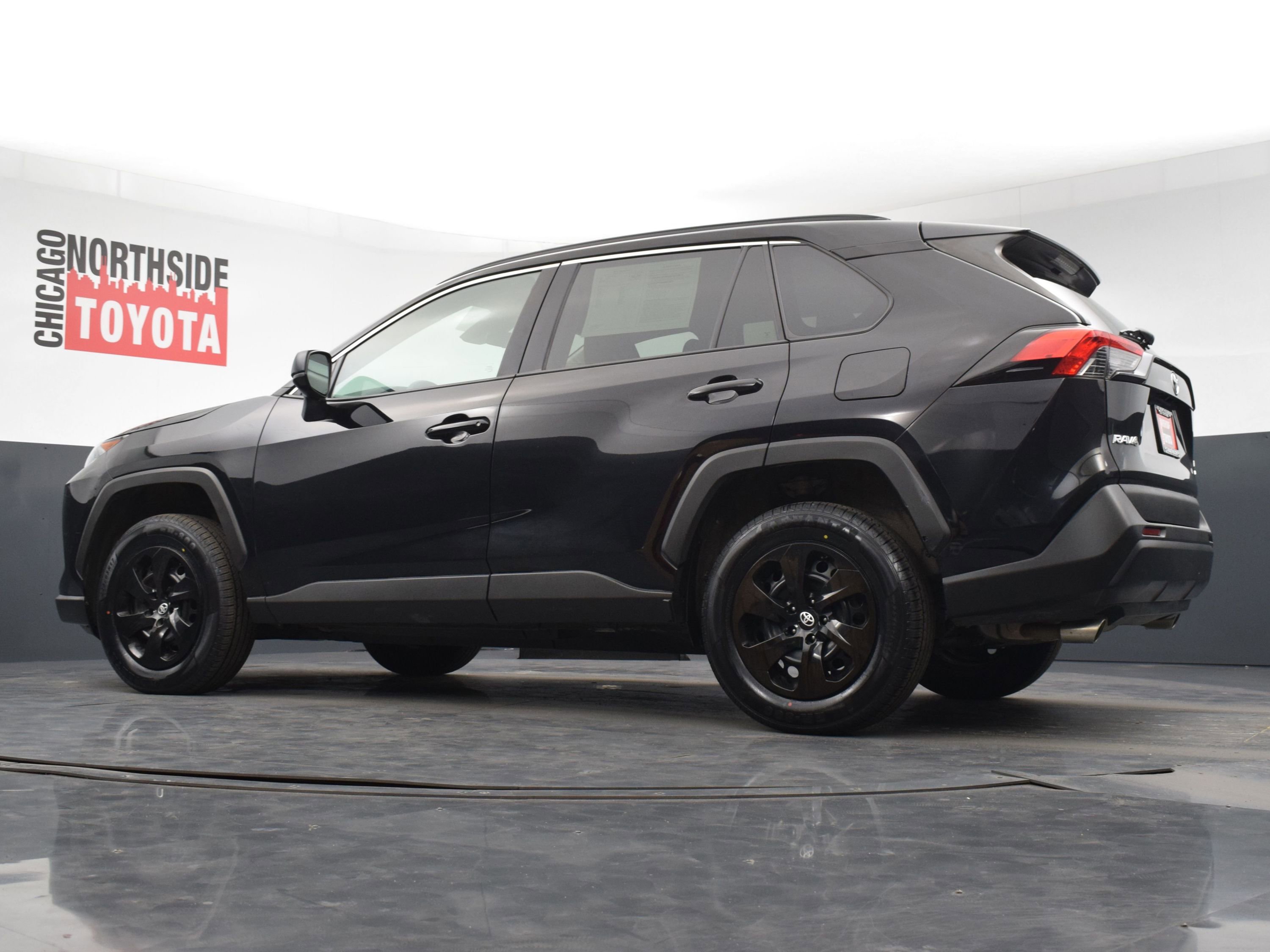 Used 2021 Toyota RAV4 LE AWD/4WD image 25