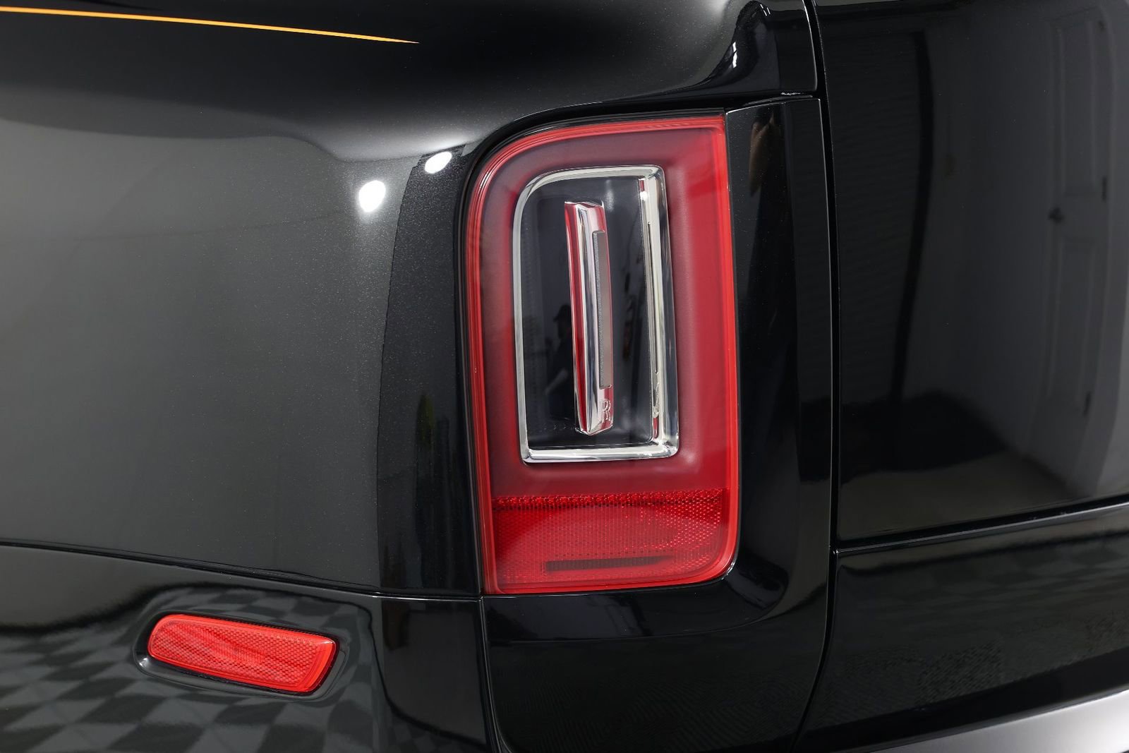Certified 2023 Rolls-Royce Cullinan Black Badge w/ Driver's Package AWD/4WD image 21