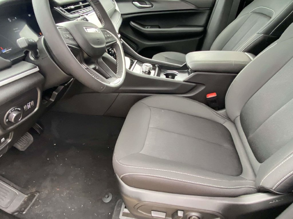 New 2026 Jeep Grand Cherokee Laredo X RWD image 11