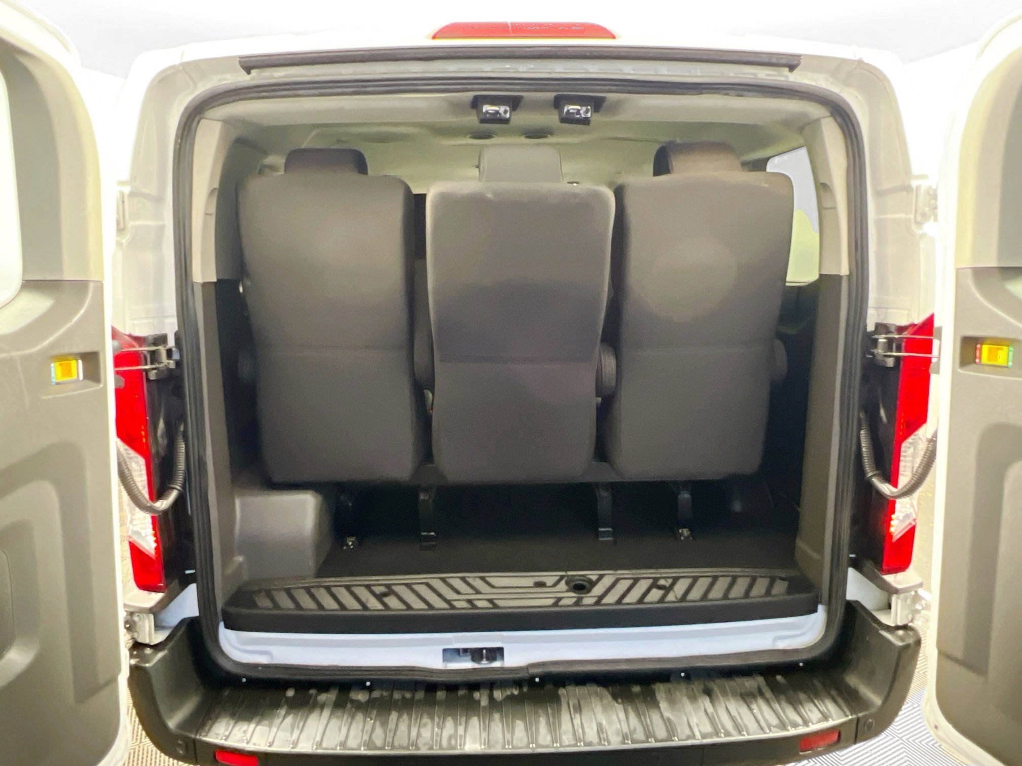 Used 2024 Ford Transit 350 XLT image 32