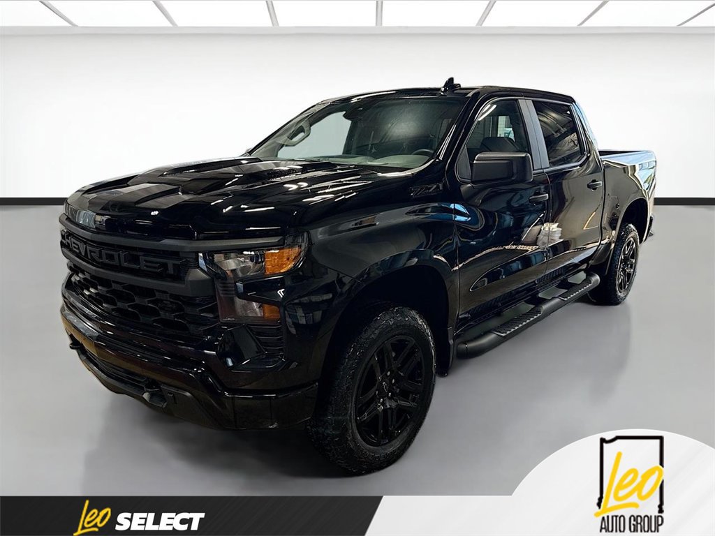 Used 2026 Chevrolet Silverado 1500 Custom Trail Boss w/ Midnight Edition AWD/4WD image 1