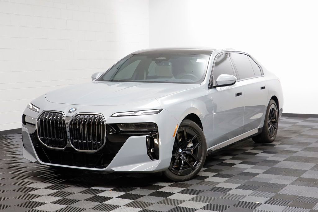 Used 2024 BMW 760i xDrive w/ Premium Package 2