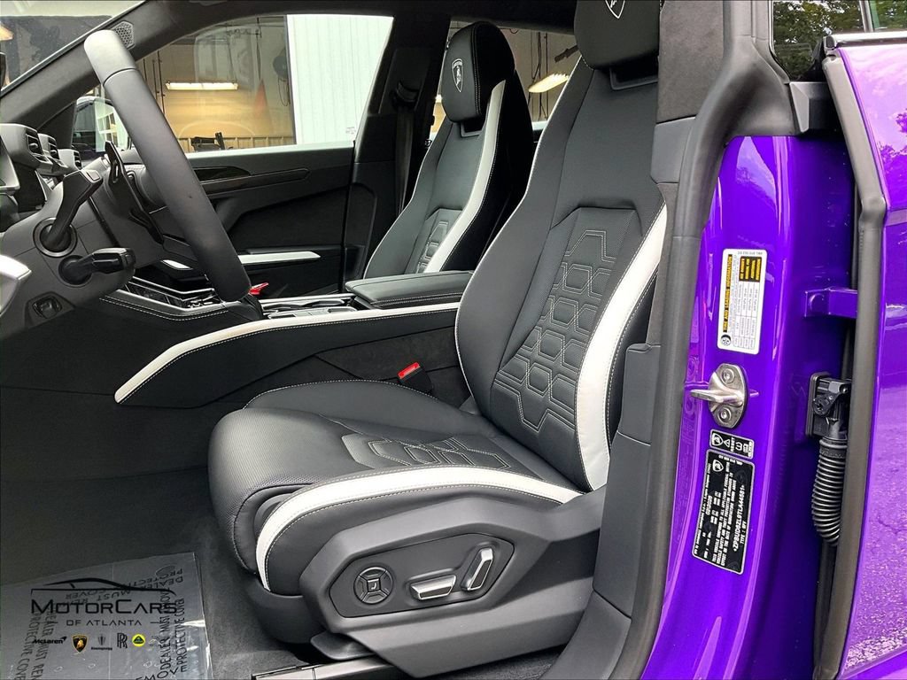 Used 2026 Lamborghini Urus SE AWD/4WD image 21