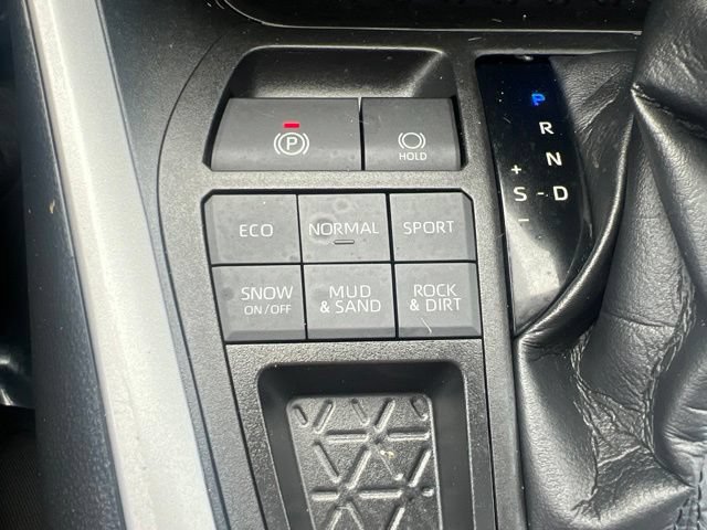 Used 2021 Toyota RAV4 XLE w/ Convenience Package AWD/4WD image 13