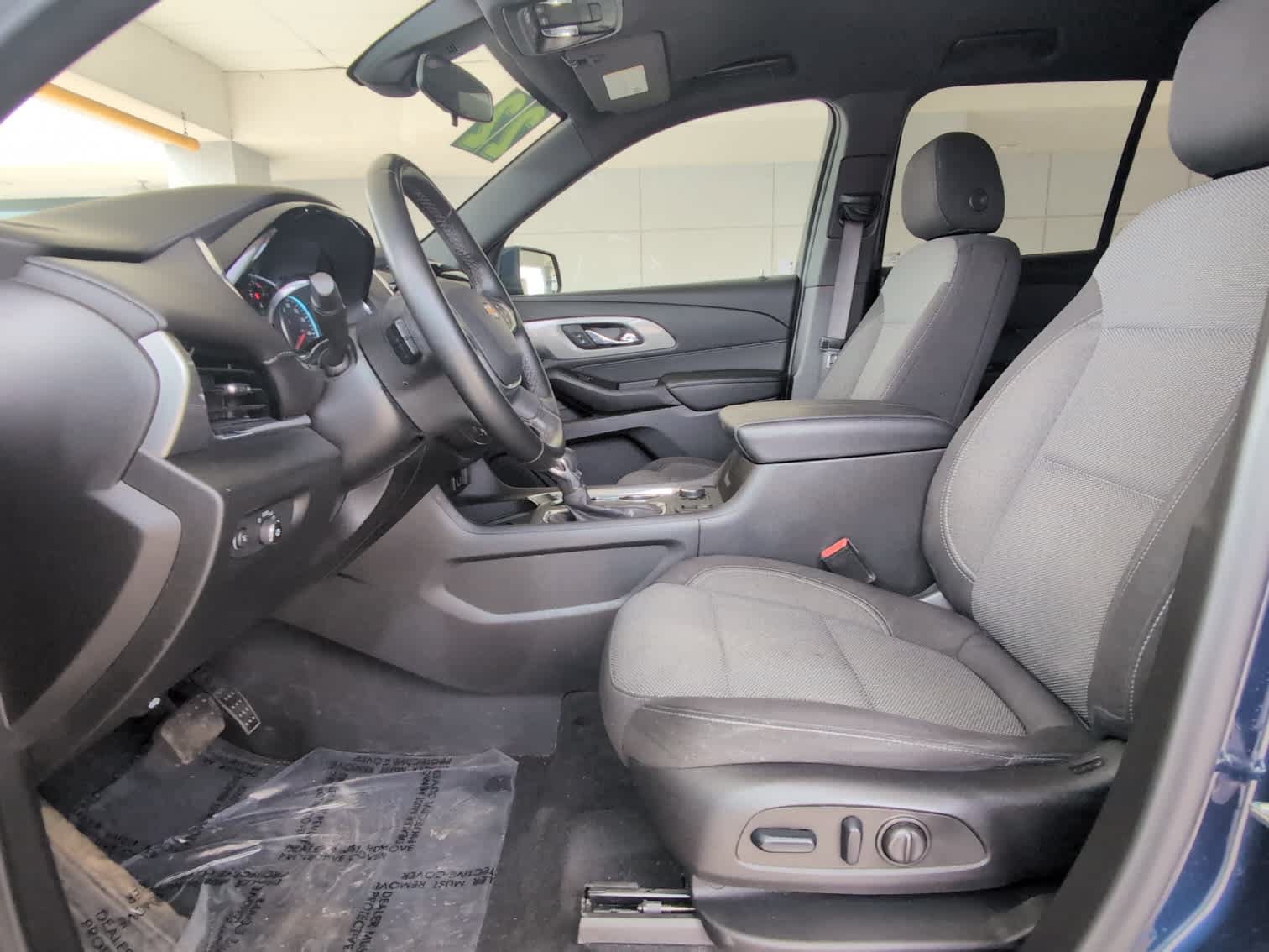 Used 2023 Chevrolet Traverse LT FWD image 15