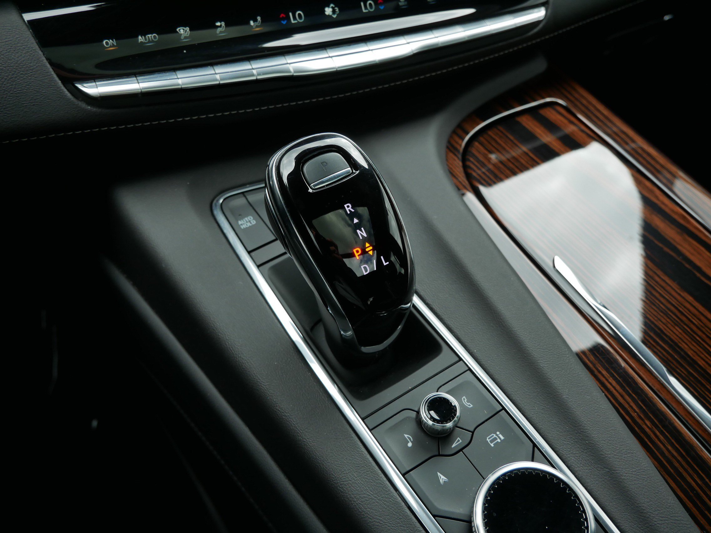 Certified 2023 Cadillac Escalade Premium Luxury w/ Performance Package AWD/4WD image 24
