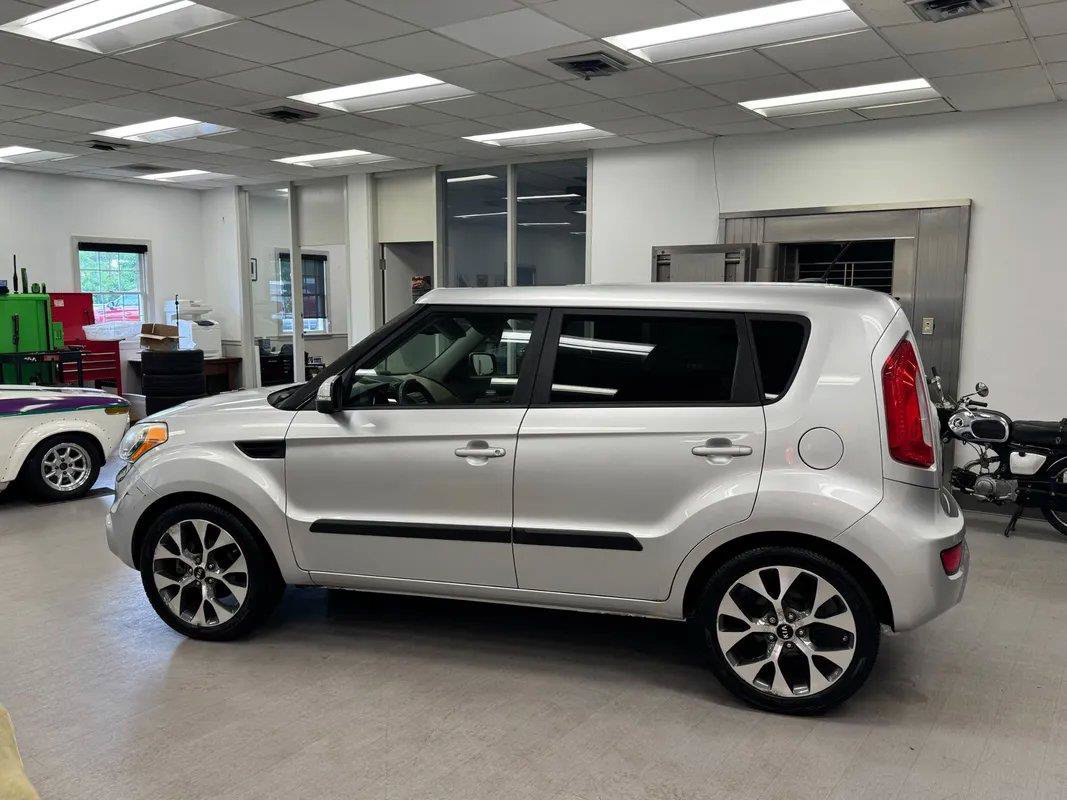 Used 2012 Kia Soul ! FWD image 2
