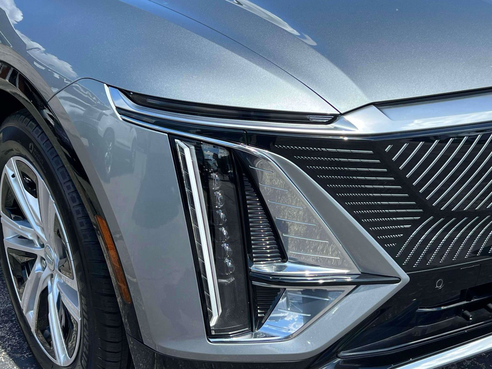 Certified 2024 Cadillac Lyriq Tech AWD/4WD image 9