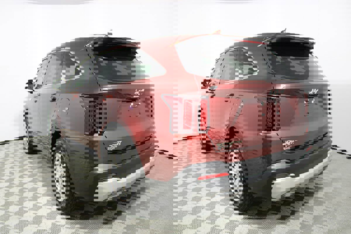 Used 2025 Kia Sorento LX image 32