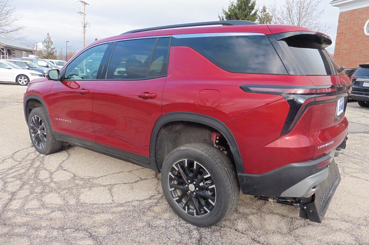 Used 2025 Chevrolet Traverse LT w/ Sun and Wheel Package image 25