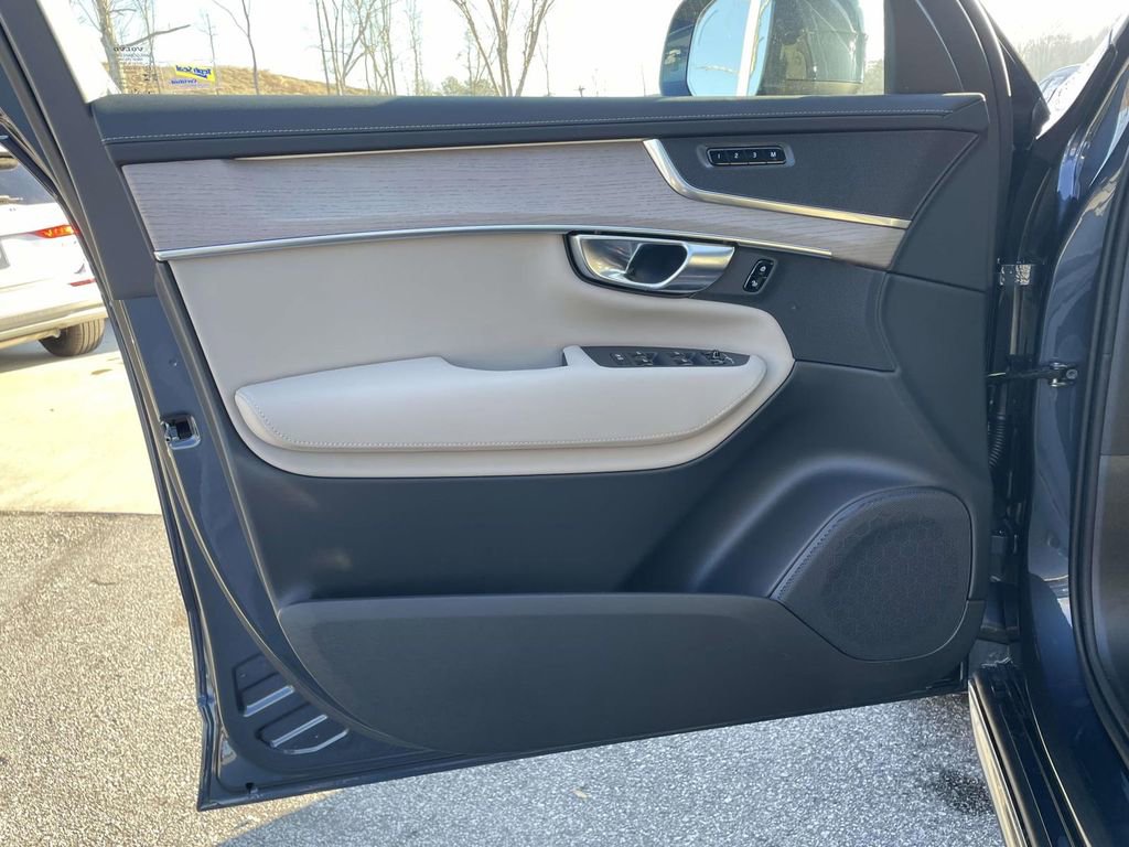 New 2026 Volvo XC90 T8 Plus w/ Protection Package Premier image 6