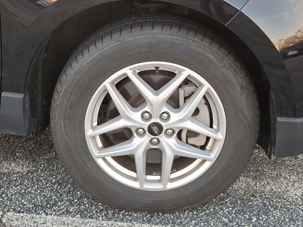 Used 2023 Ford Edge SEL image 4