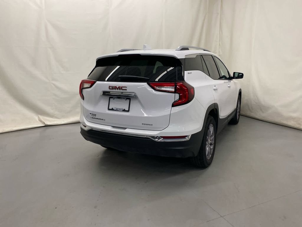 Used 2024 GMC Terrain SLT image 6
