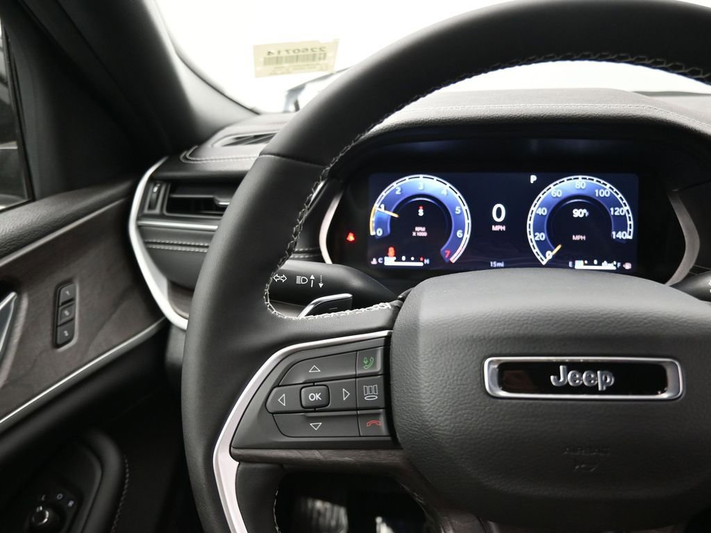 New 2025 Jeep Grand Cherokee Limited image 18