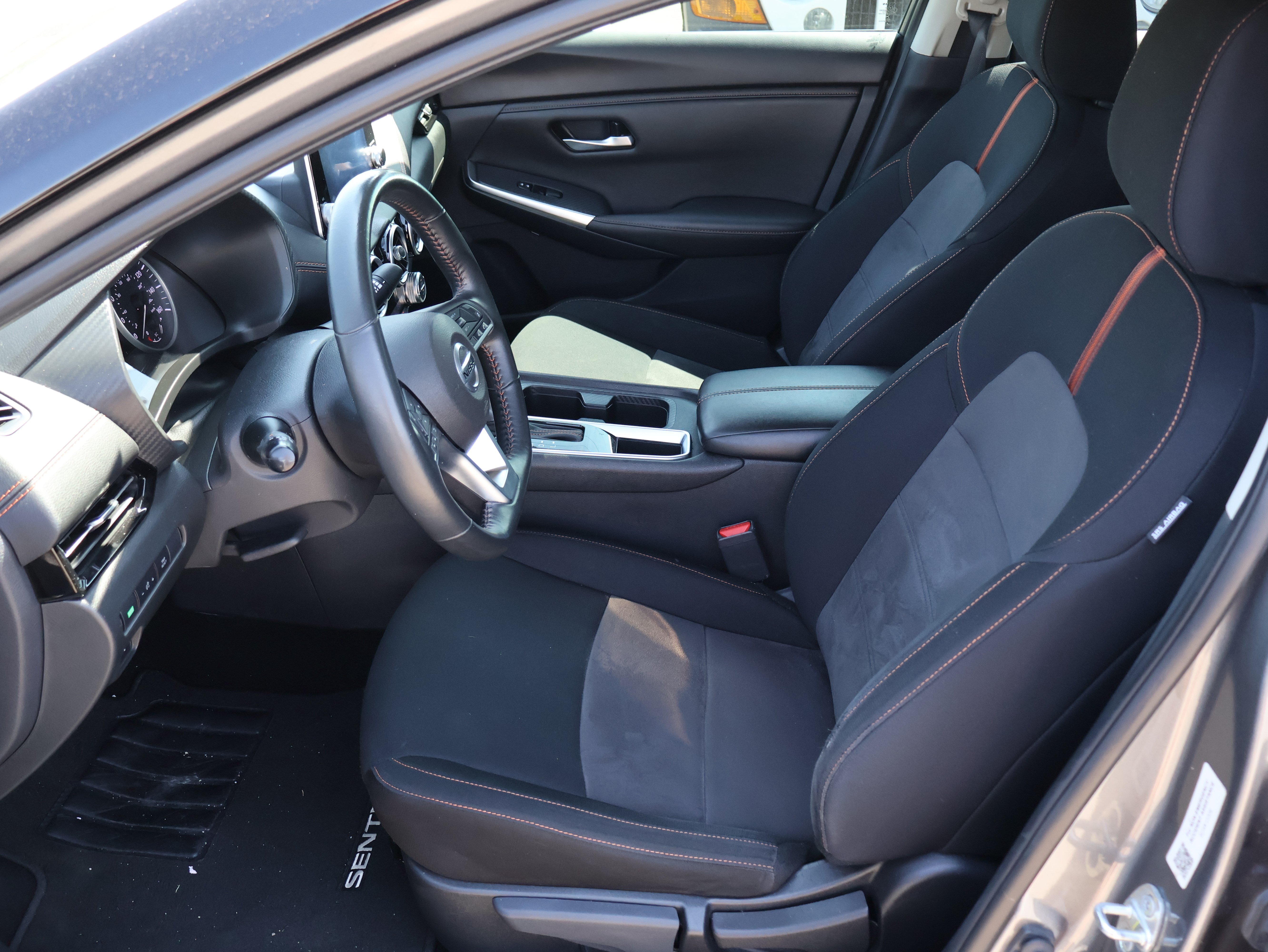 Used 2023 Nissan Sentra SR w/ Electronics Package FWD image 12