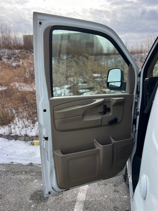 Used 2009 Chevrolet Express 1500 image 23