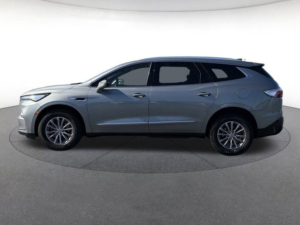 Used 2024 Buick Enclave Premium image 2