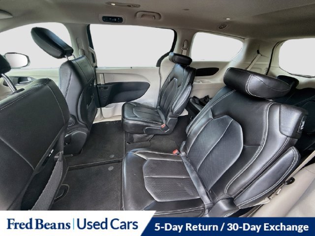 Used 2023 Chrysler Pacifica Touring-L FWD image 29