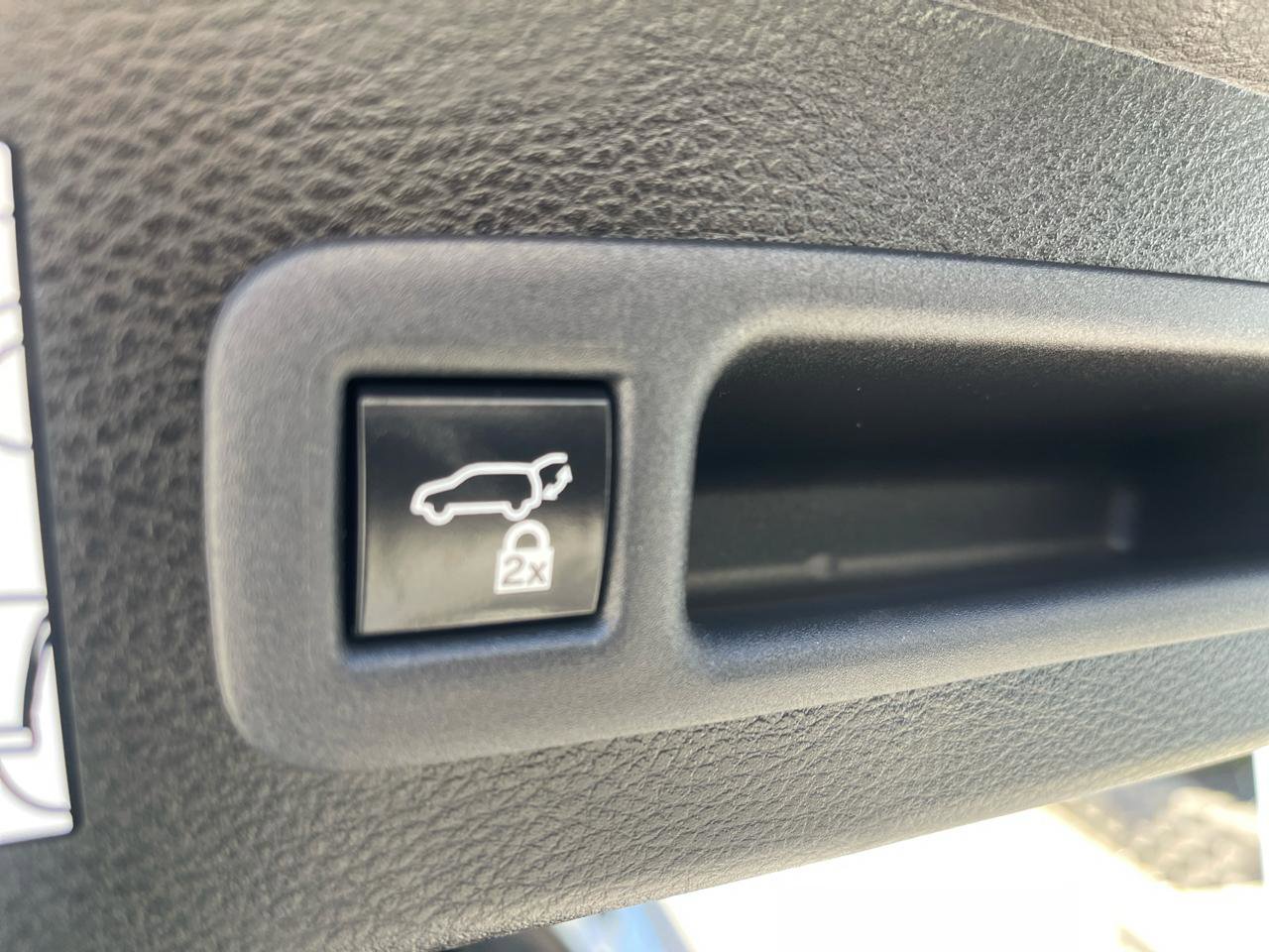 Used 2022 Toyota Sienna Platinum w/ Protection Package (TMS) AWD/4WD image 33