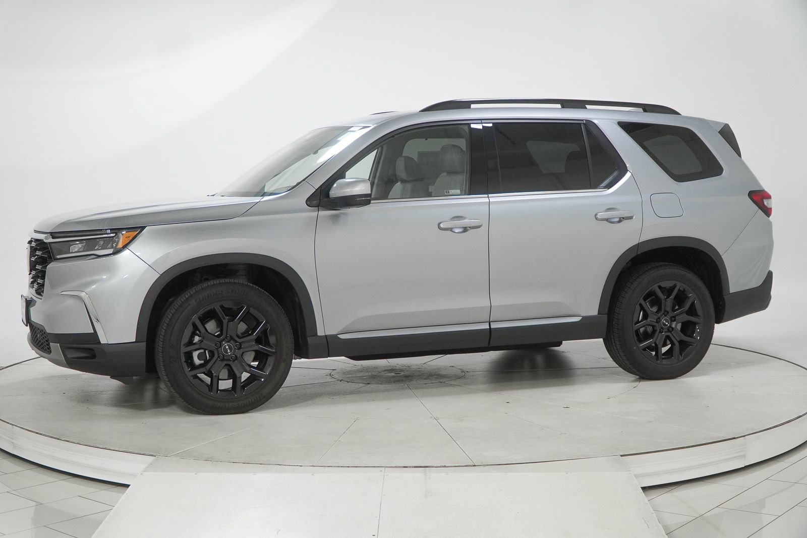 Certified 2025 Honda Pilot Touring image 5