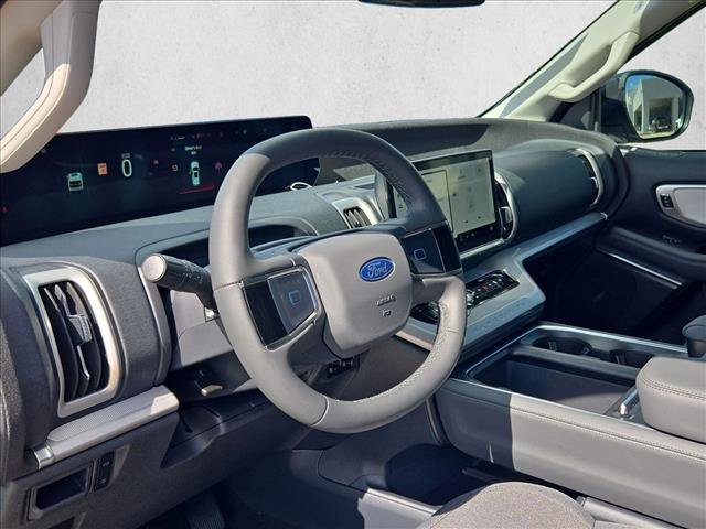 New 2026 Ford Expedition Active RWD image 3