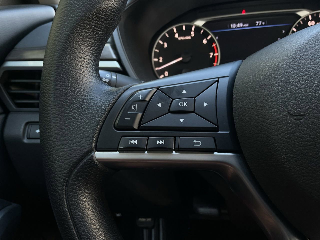 Used 2025 Nissan Sentra S FWD image 31
