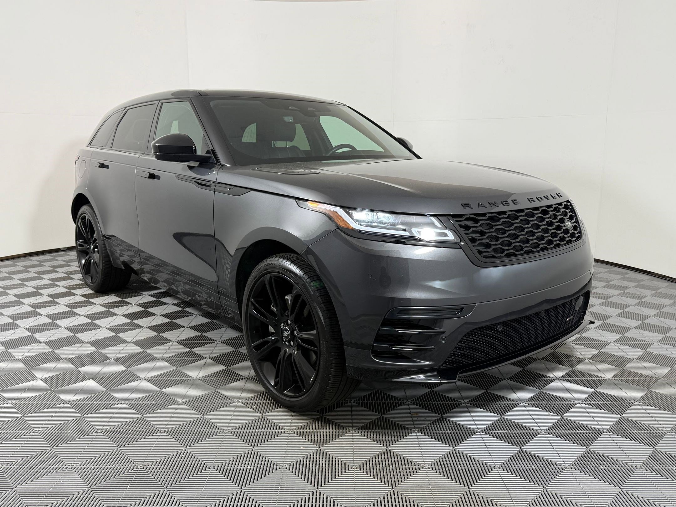 Used 2023 Land Rover Range Rover Velar R-Dynamic S image 7