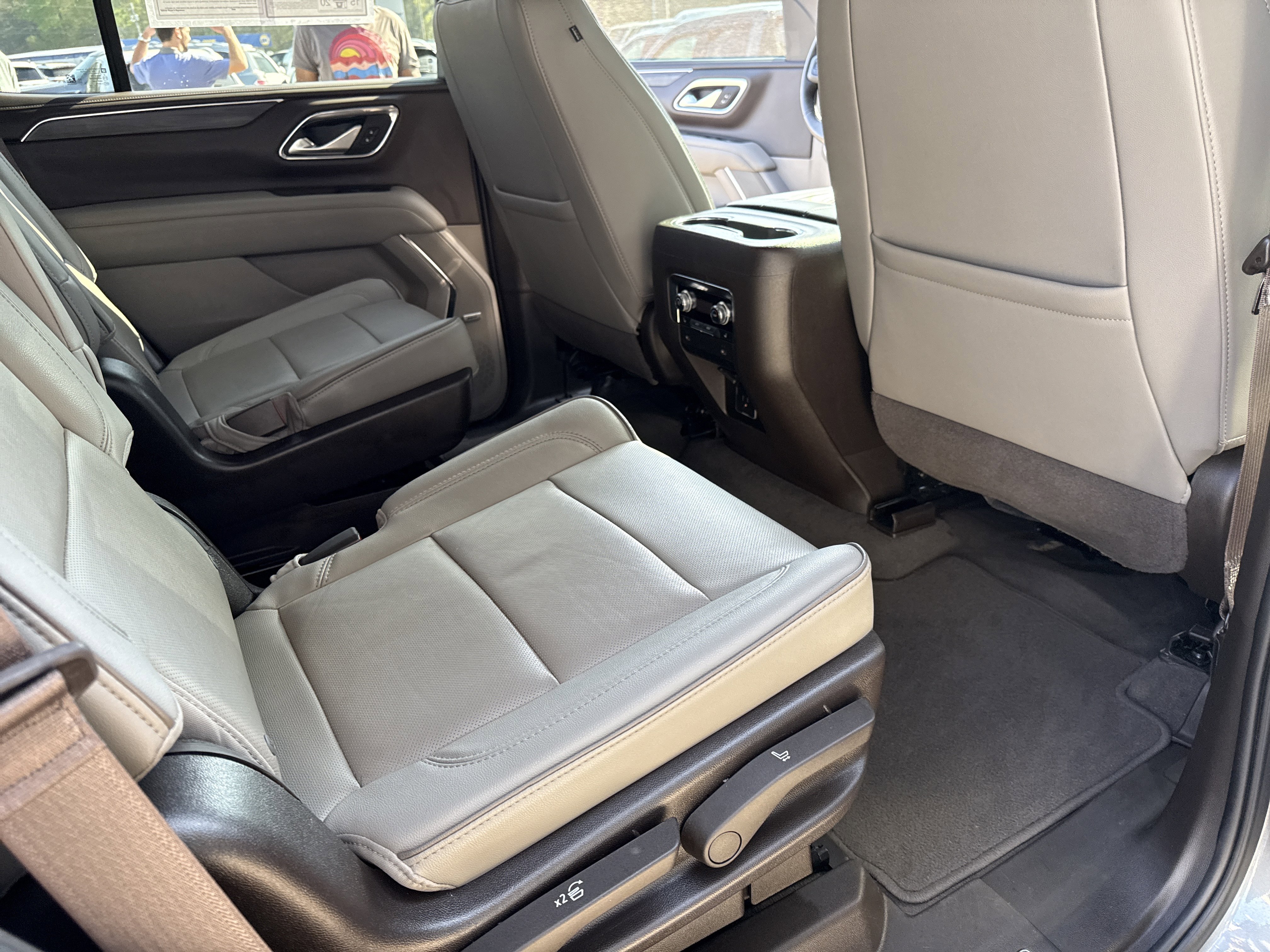 Used 2022 GMC Yukon SLT w/ SLT Luxury Package RWD image 14