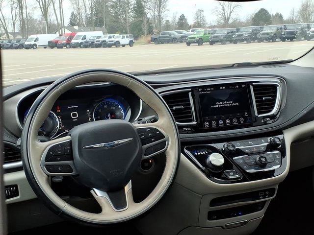 Used 2018 Chrysler Pacifica Limited image 8