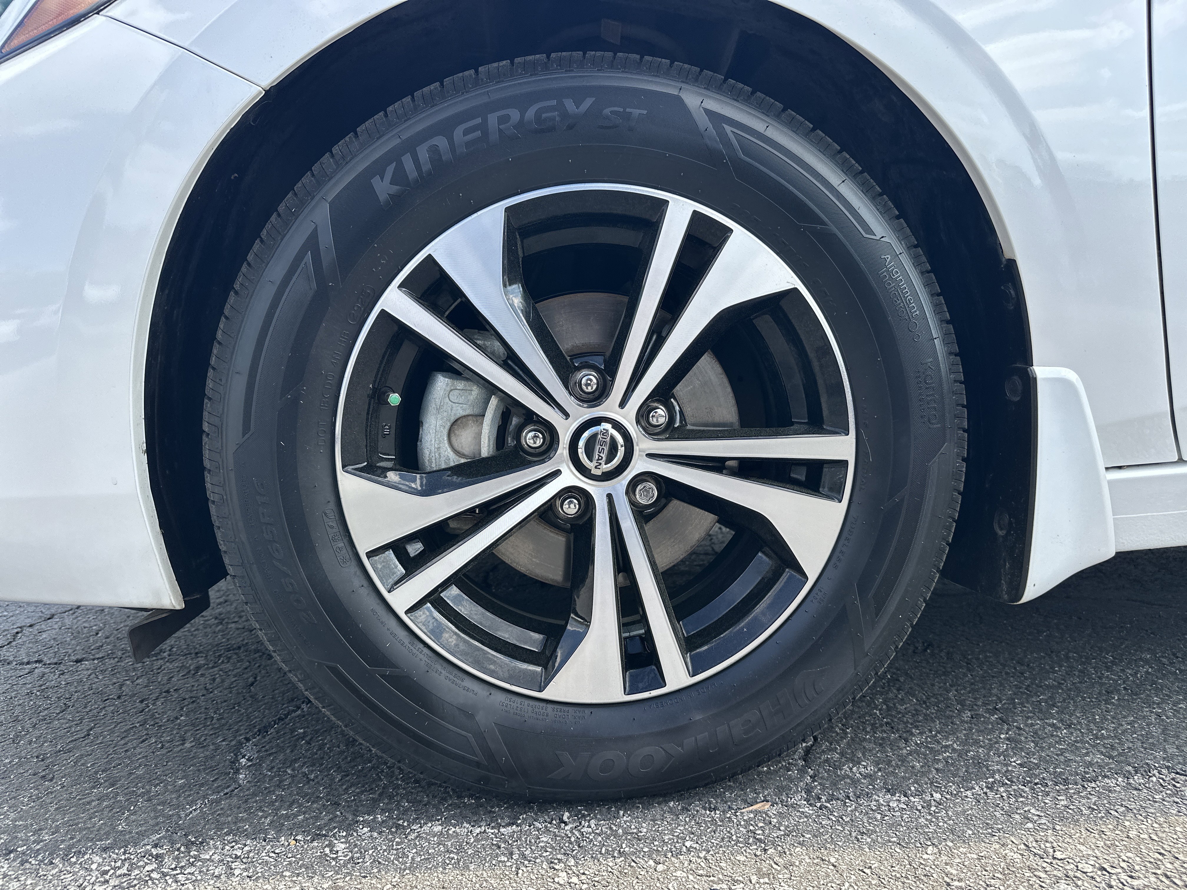 Used 2023 Nissan Sentra SV w/ Trunk Package image 12