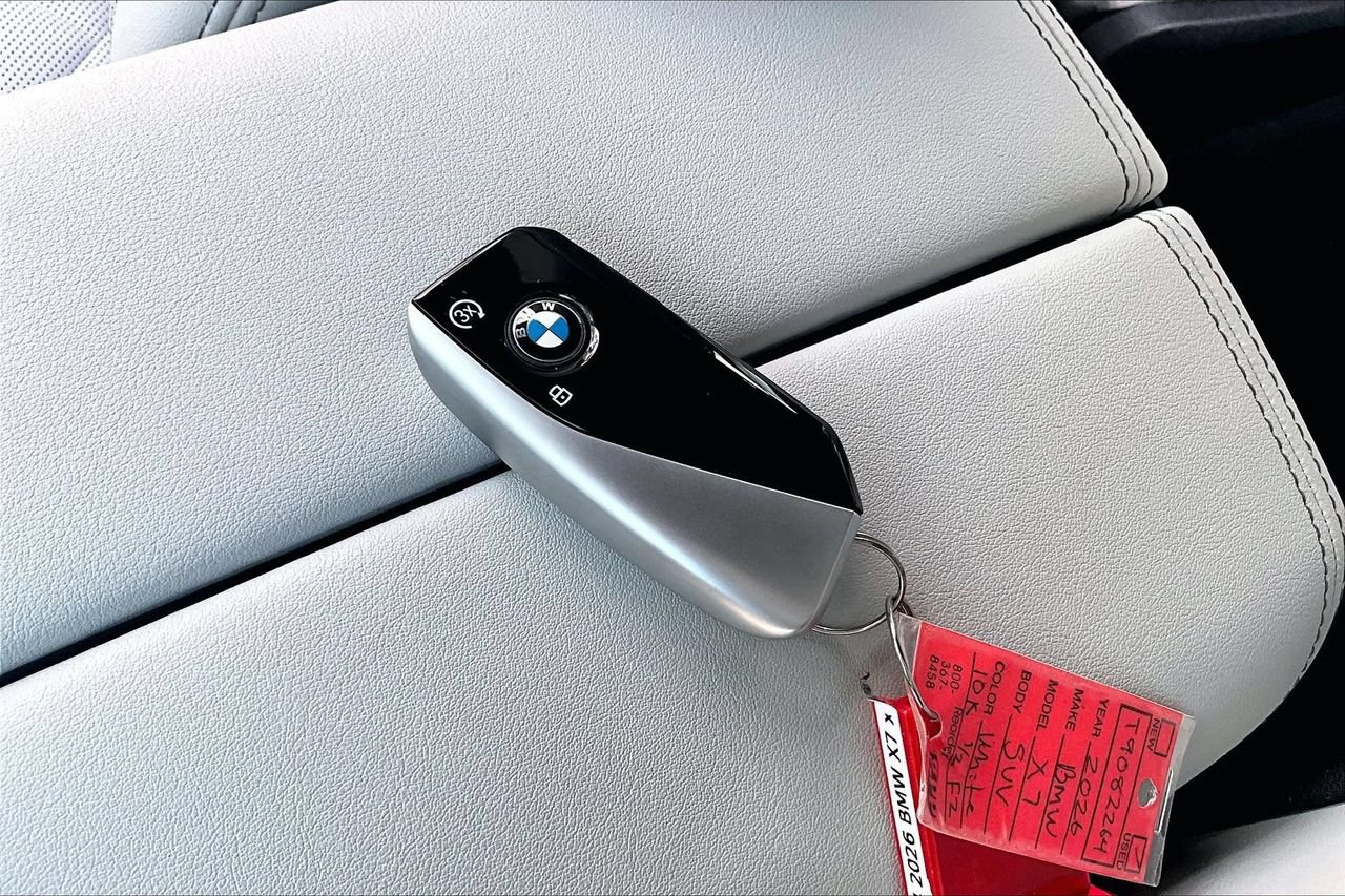 Used 2026 BMW X7 xDrive40i w/ Executive Package AWD/4WD image 36