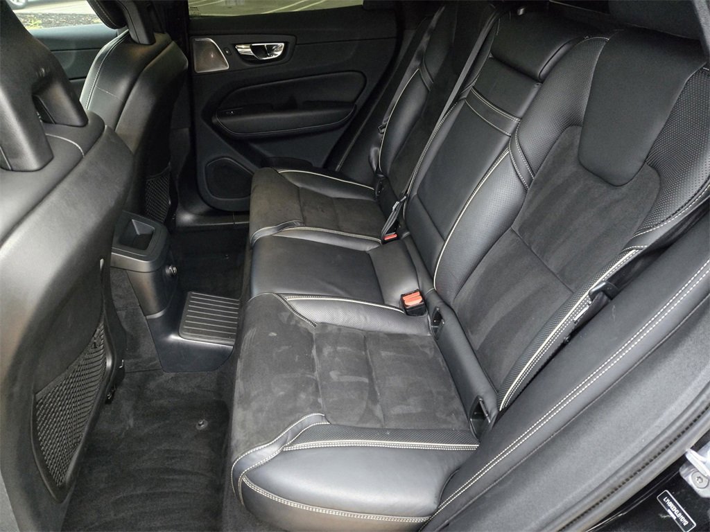 Used 2018 Volvo XC60 T8 R-Design w/ Convenience Package image 10