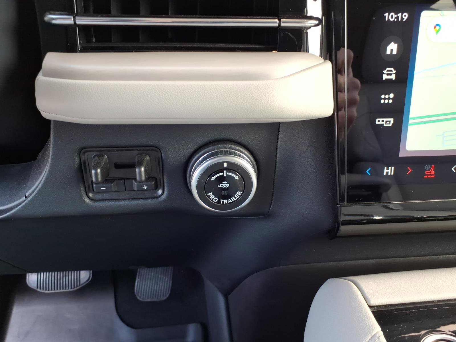 Used 2025 Lincoln Navigator Reserve image 21