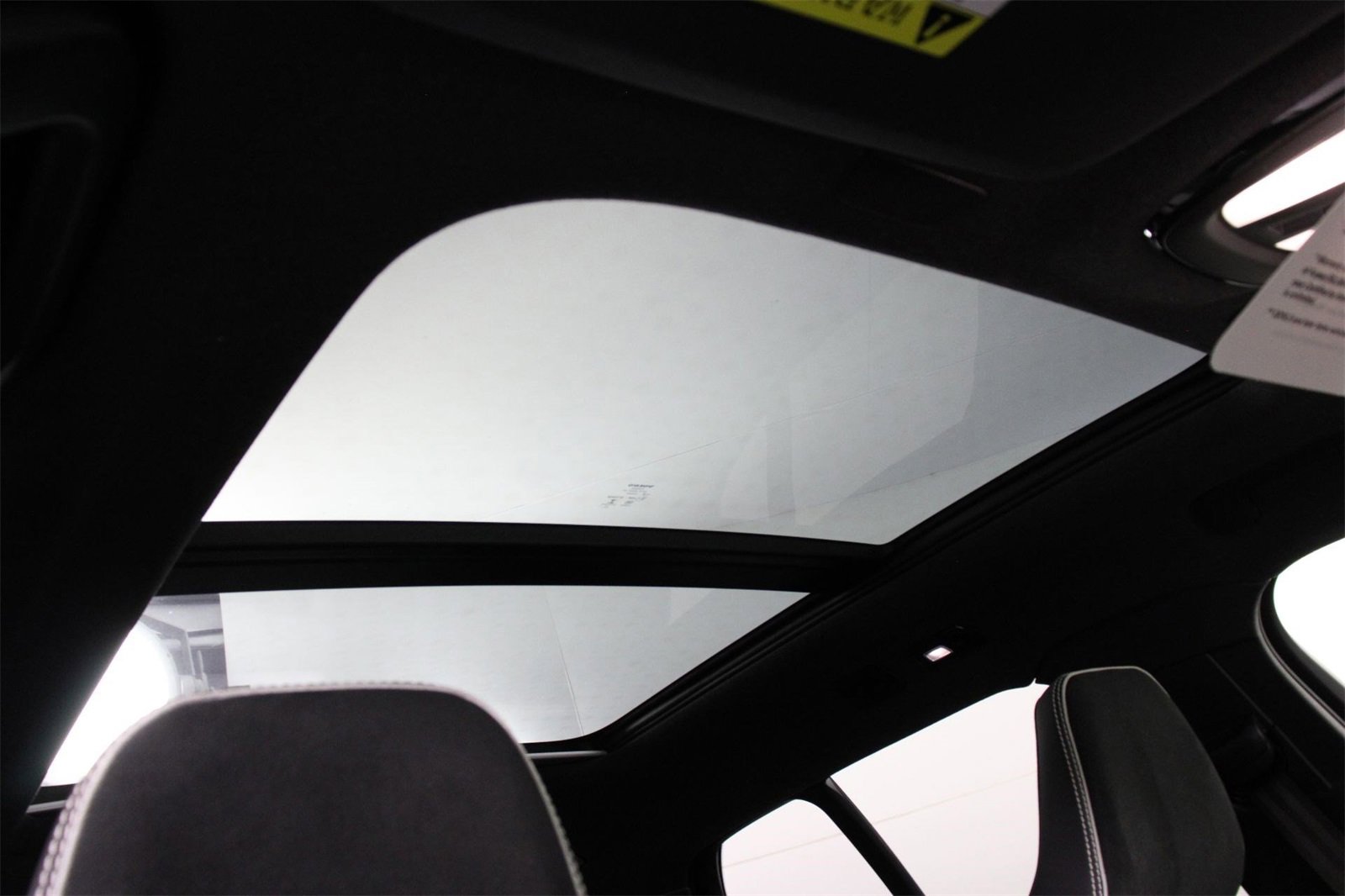 Certified 2023 Volvo XC40 Recharge Ultimate image 23