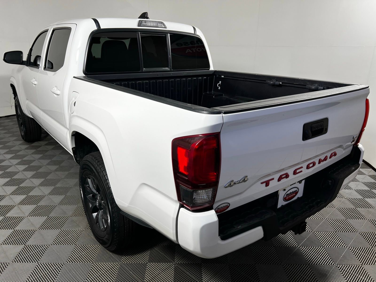 Used 2020 Toyota Tacoma SR image 7