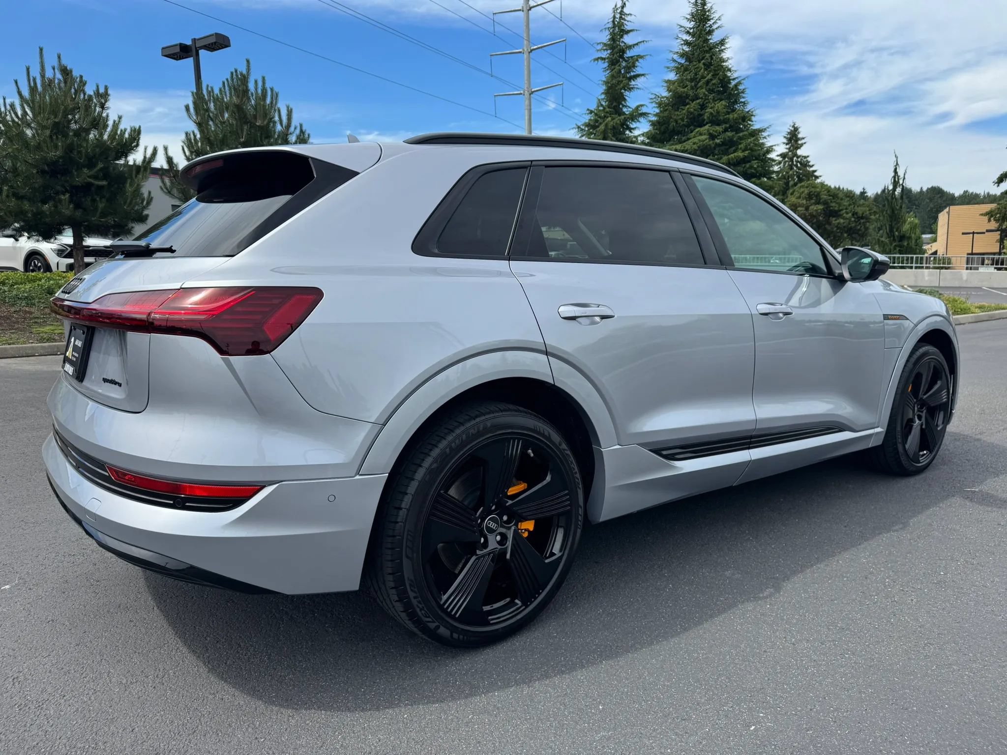 Used 2022 Audi e-tron Premium Plus w/ Premium Plus Package AWD/4WD image 11
