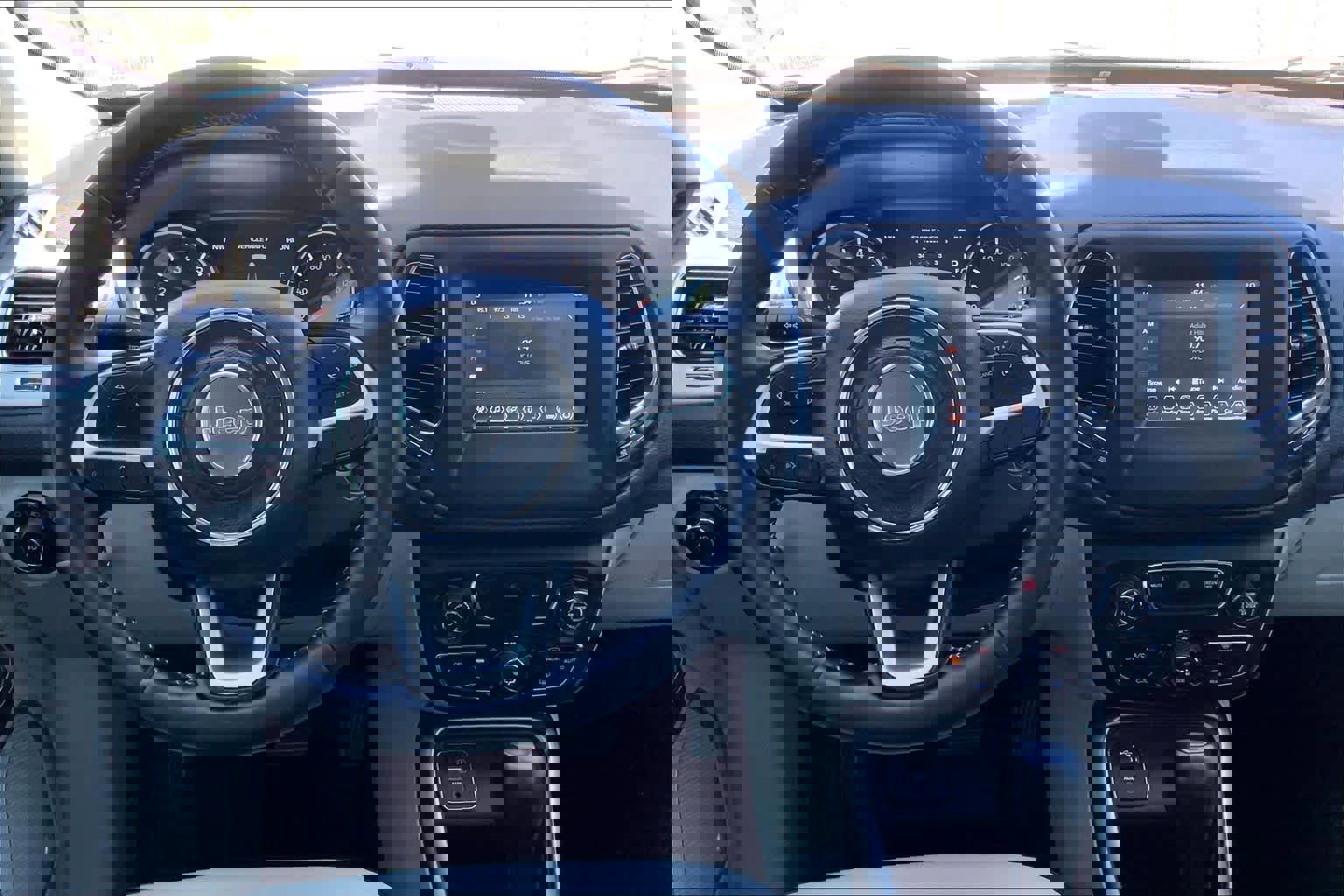 Used 2017 Jeep Compass Latitude w/ Popular Equipment Group image 6