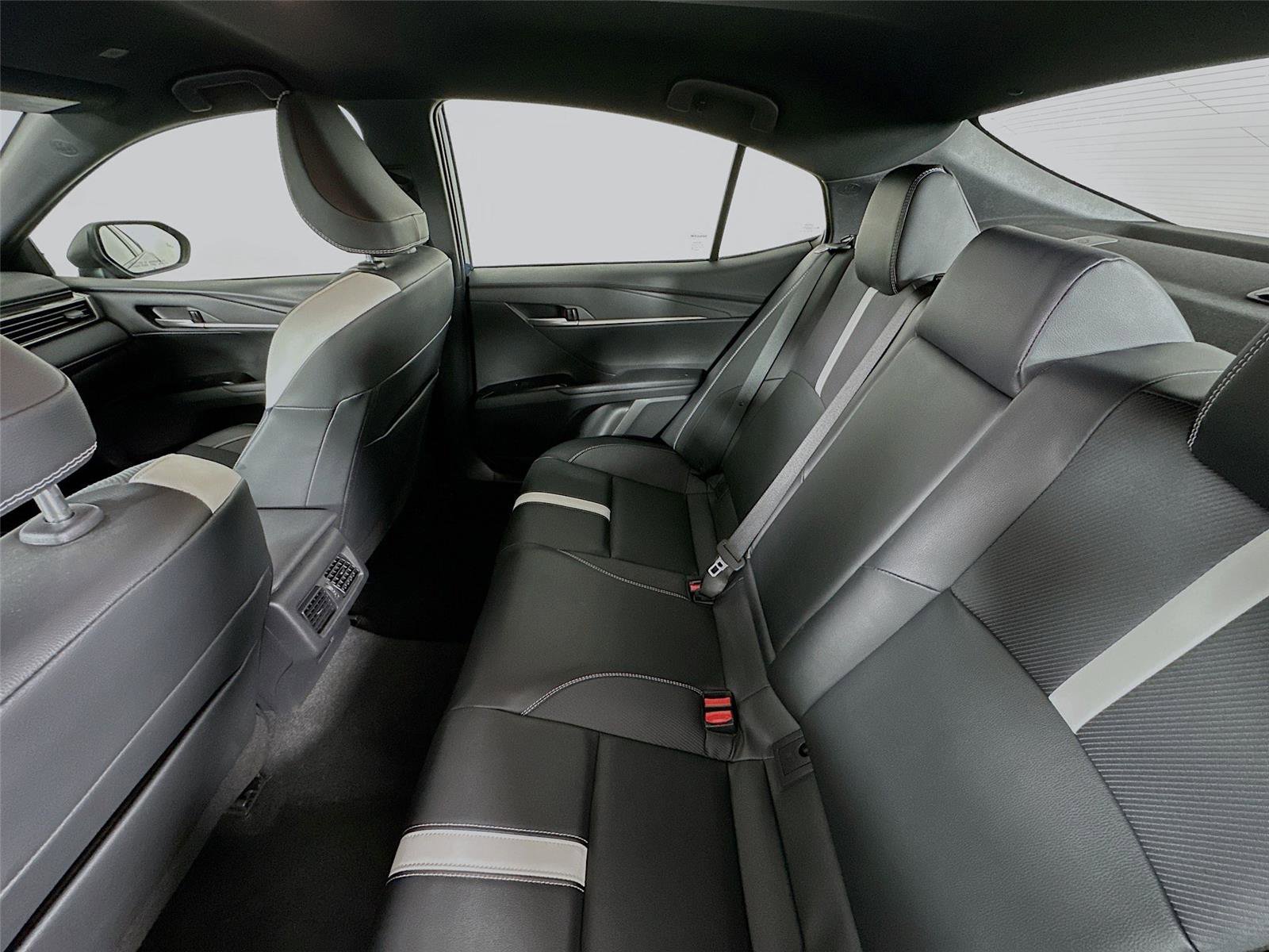 Used 2025 Toyota Camry SE image 20