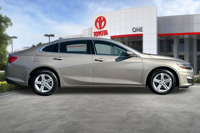 Used 2023 Chevrolet Malibu LT FWD image 3