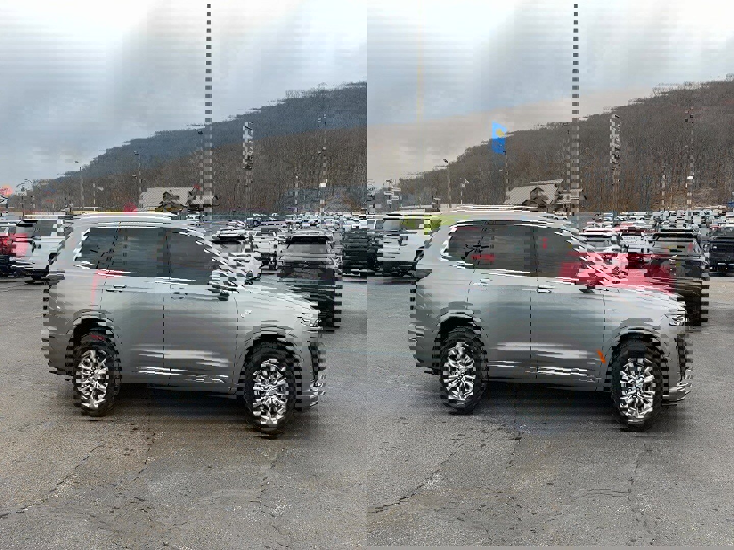 Used 2024 Cadillac XT6 Luxury w/ LPO, Floor Liner Package image 3