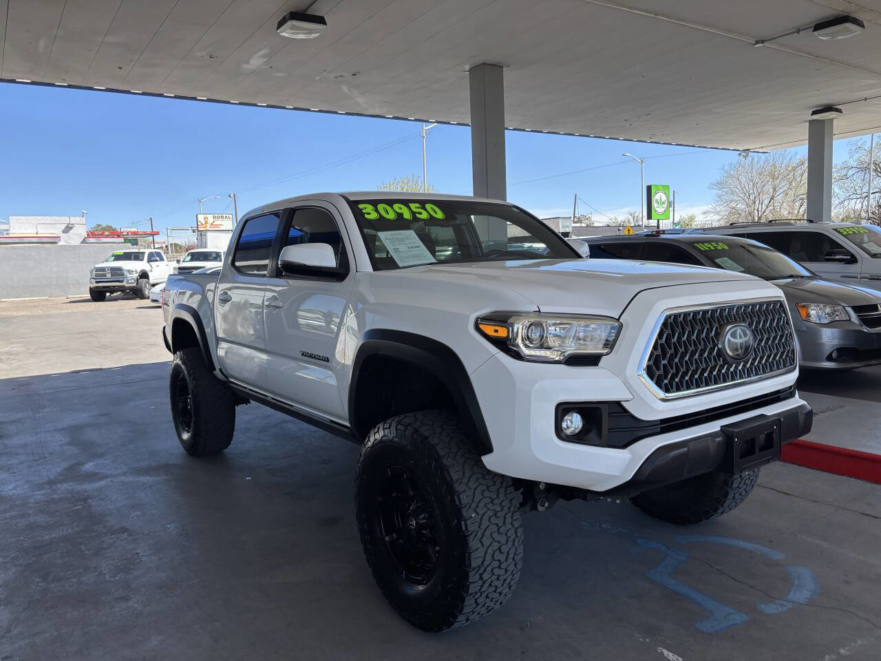 Used 2019 Toyota Tacoma TRD Off-Road w/ Technology Package AWD/4WD image 2