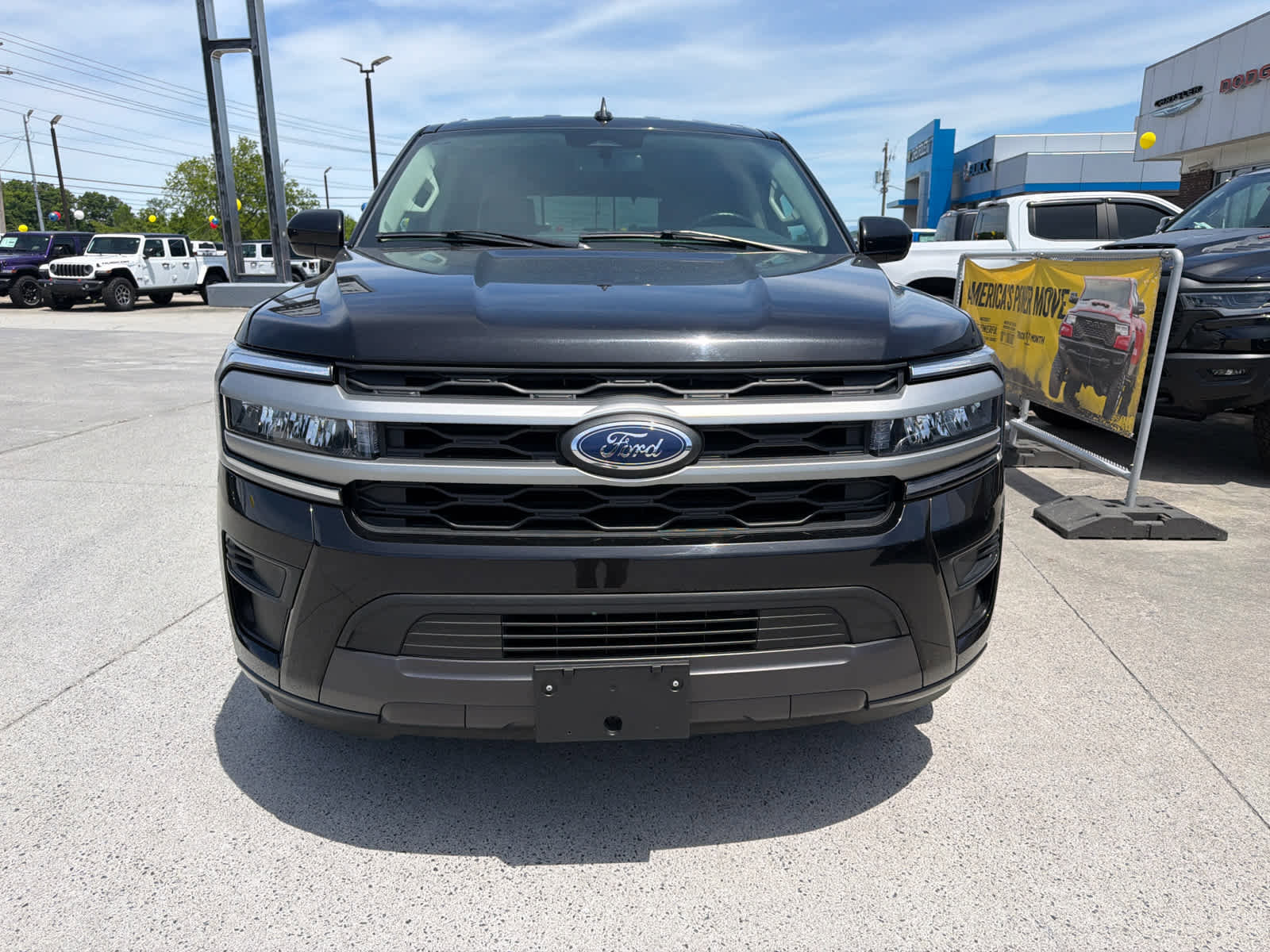 Used 2024 Ford Expedition XLT AWD/4WD image 3