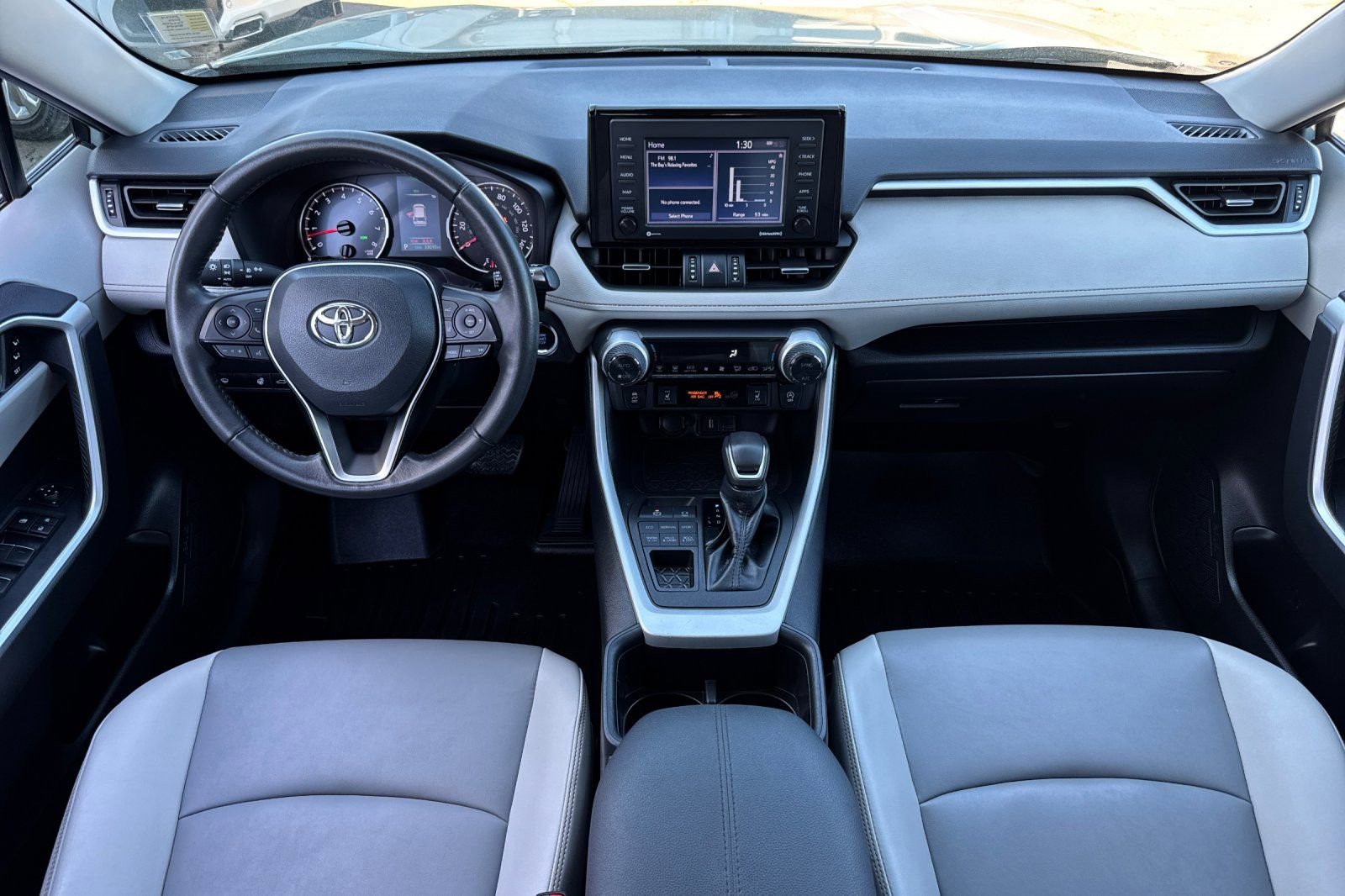 Used 2022 Toyota RAV4 XLE Premium image 14