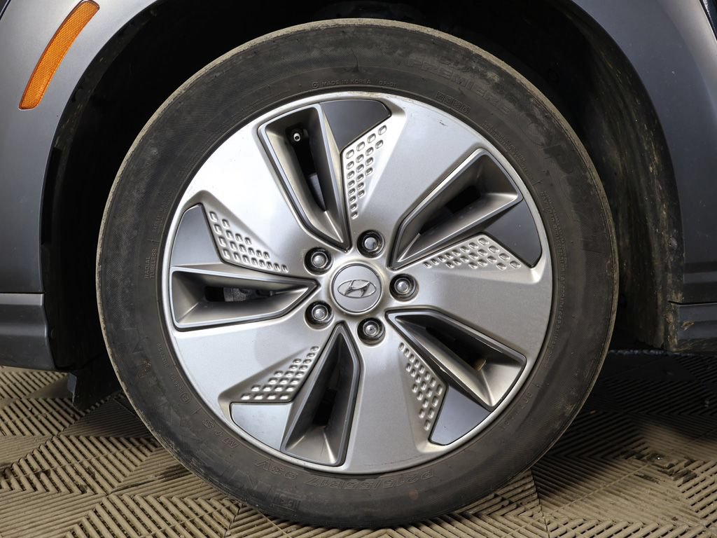 Certified 2021 Hyundai Kona Limited FWD image 17