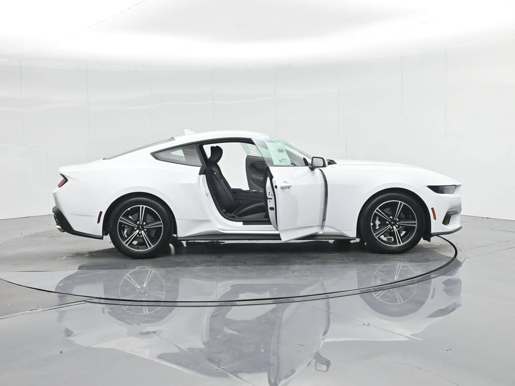 Used 2025 Ford Mustang Coupe RWD image 4