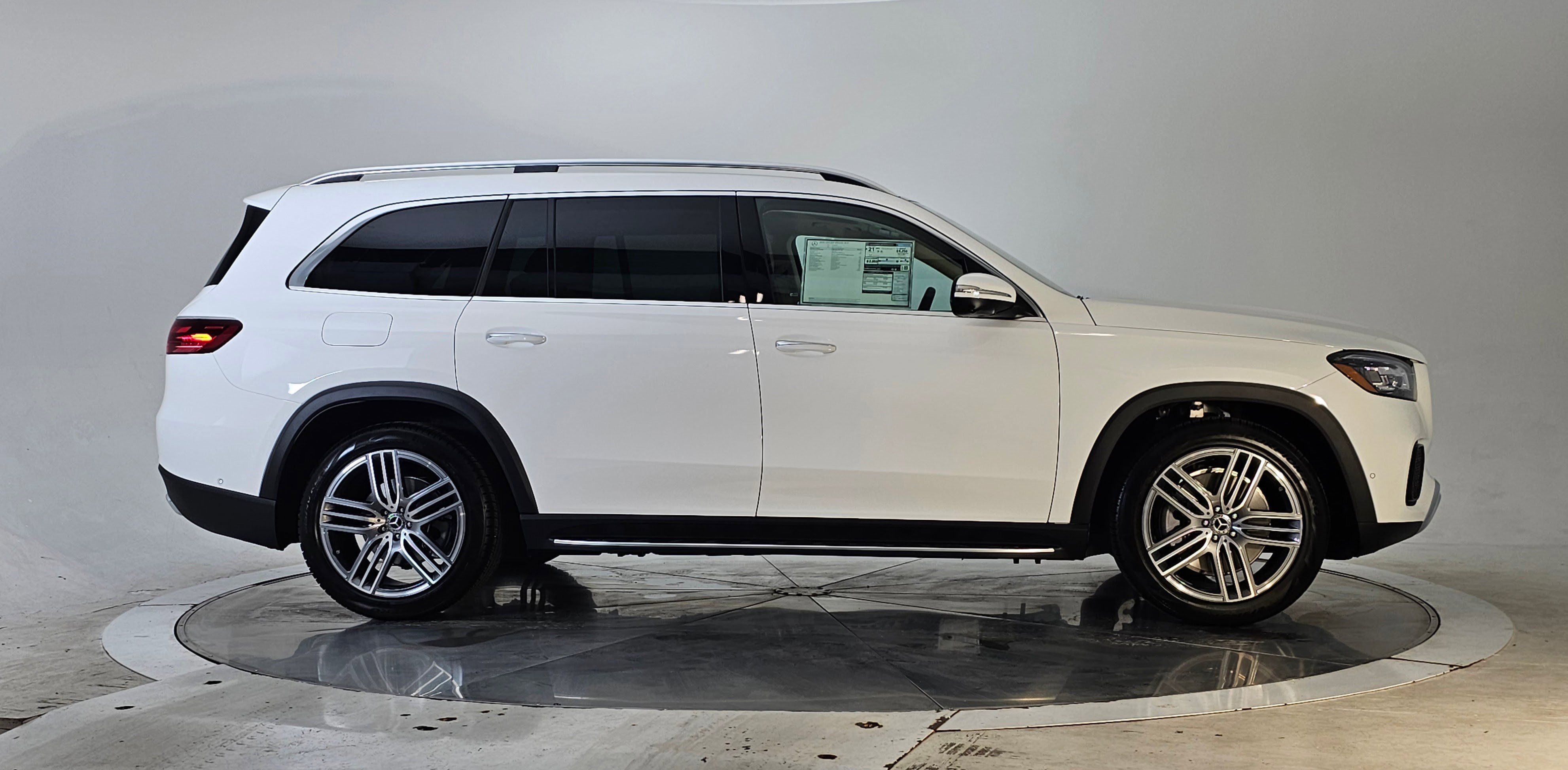 New 2026 Mercedes-Benz GLS 450 4MATIC image 3
