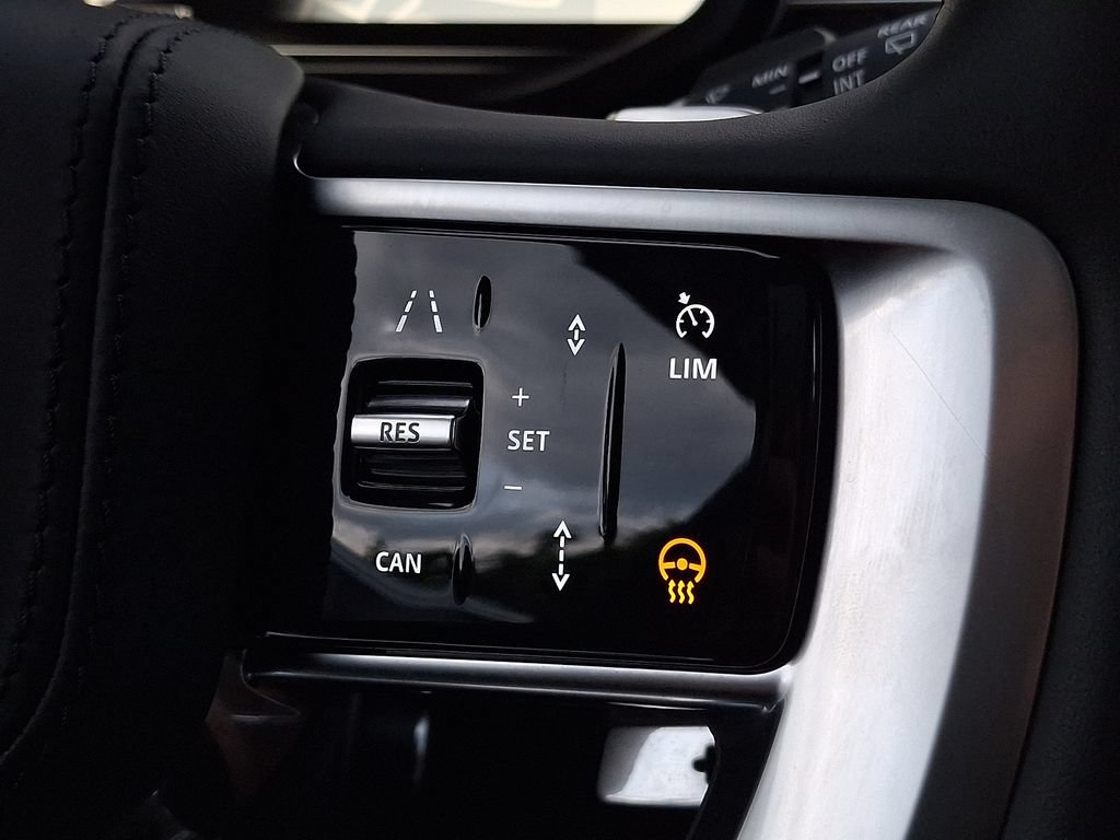 Used 2025 Land Rover Range Rover SE AWD/4WD image 17
