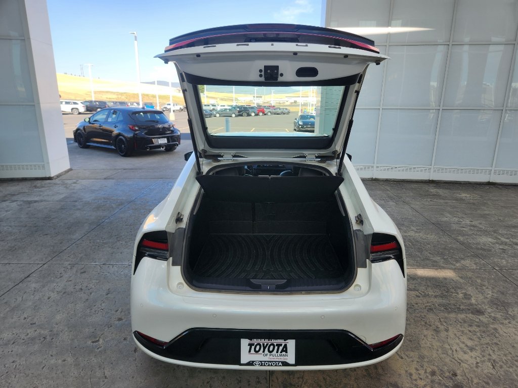 Used 2024 Toyota Prius XLE AWD/4WD image 7