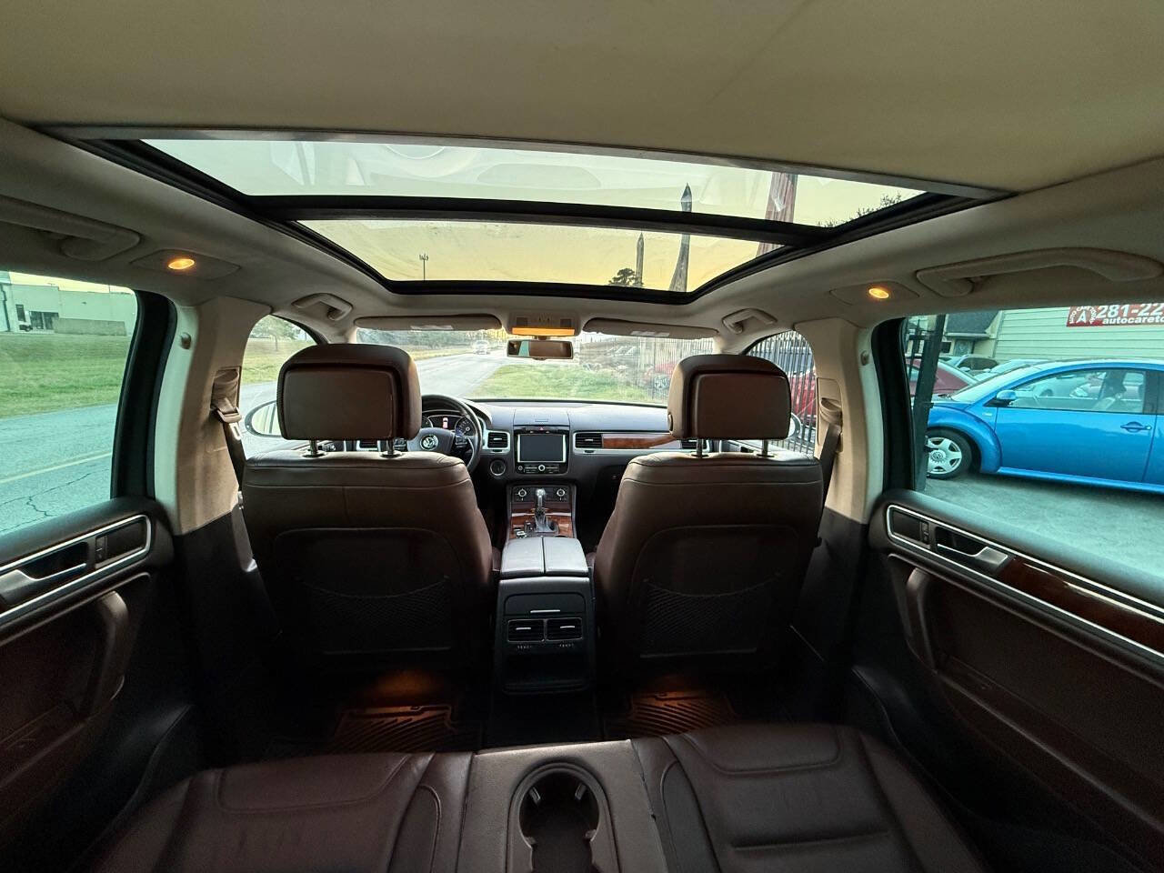 Used 2013 Volkswagen Touareg TDI image 25